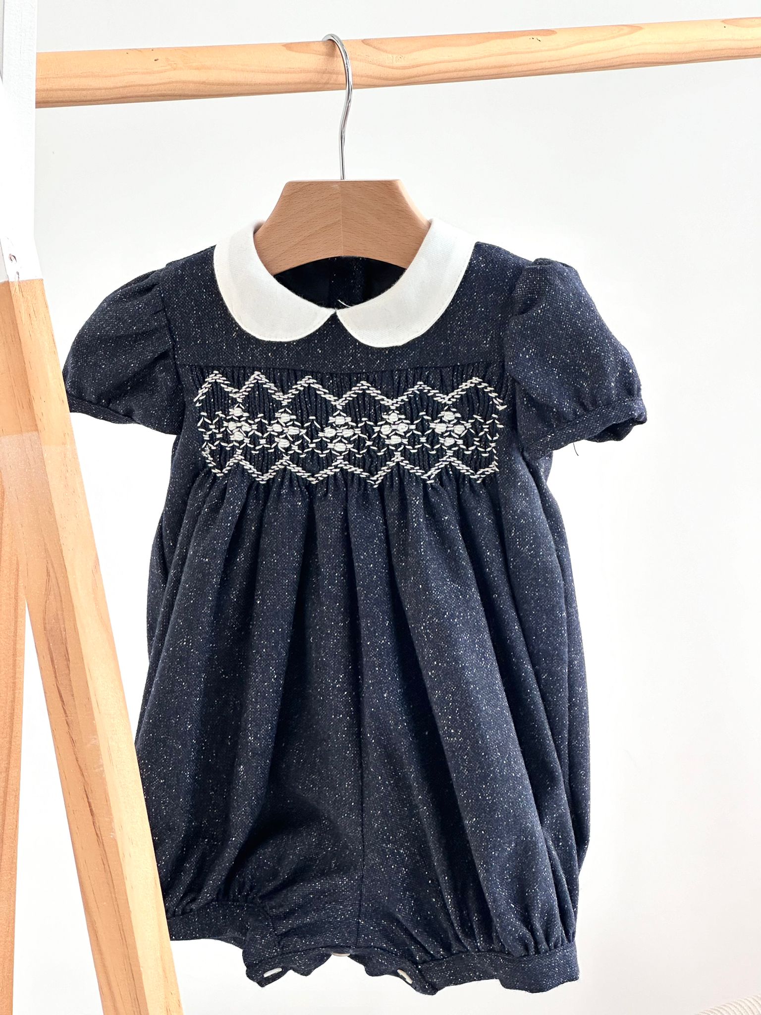 PAGLIACCETTO BLU CON COLLETTO BIANCO