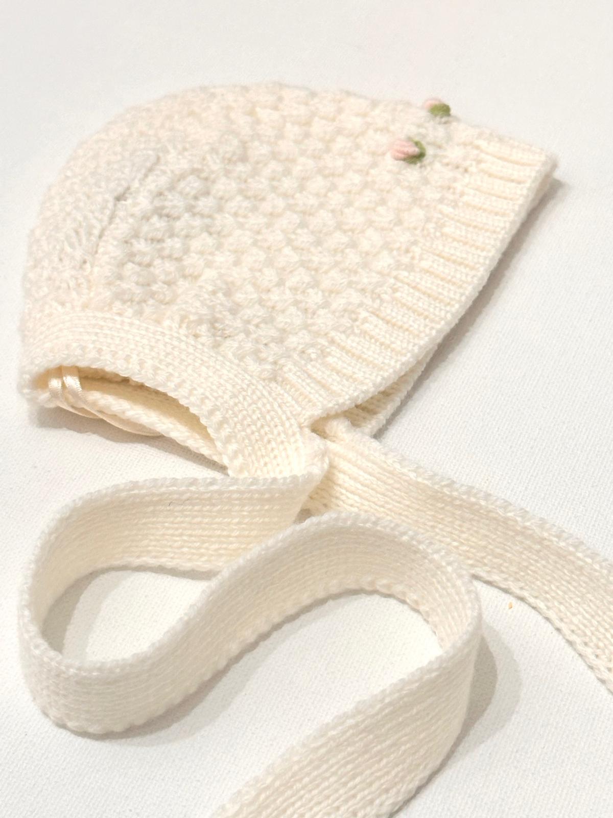 CAPPELLINO IN LANA BIANCO ROSES