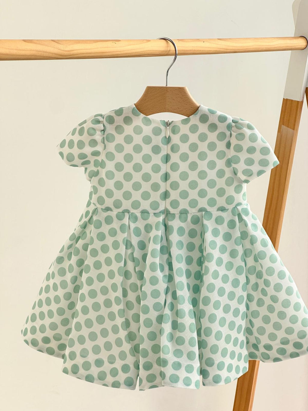 ABITO VERDE POIS CON FASCIA E FIORI RICAMATI