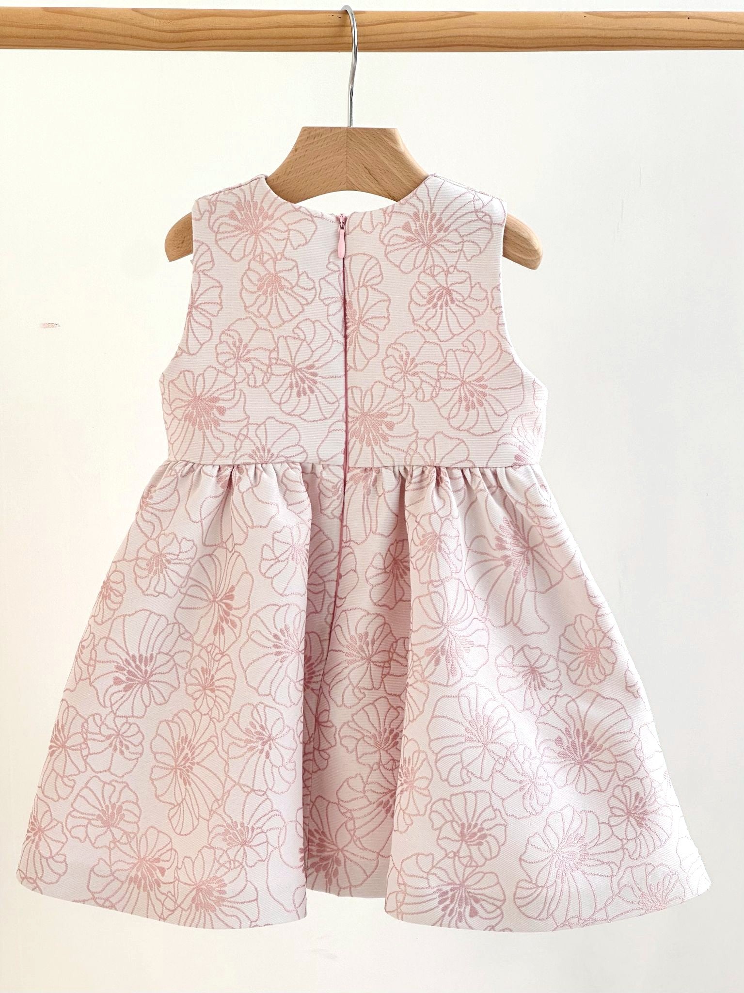 ABITO ROSA GIROMANICA CON FIORE IN ORGANZA