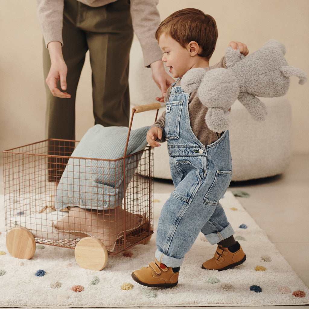 MEZZO STIVALETTO A STRAPPO BISCOTTO