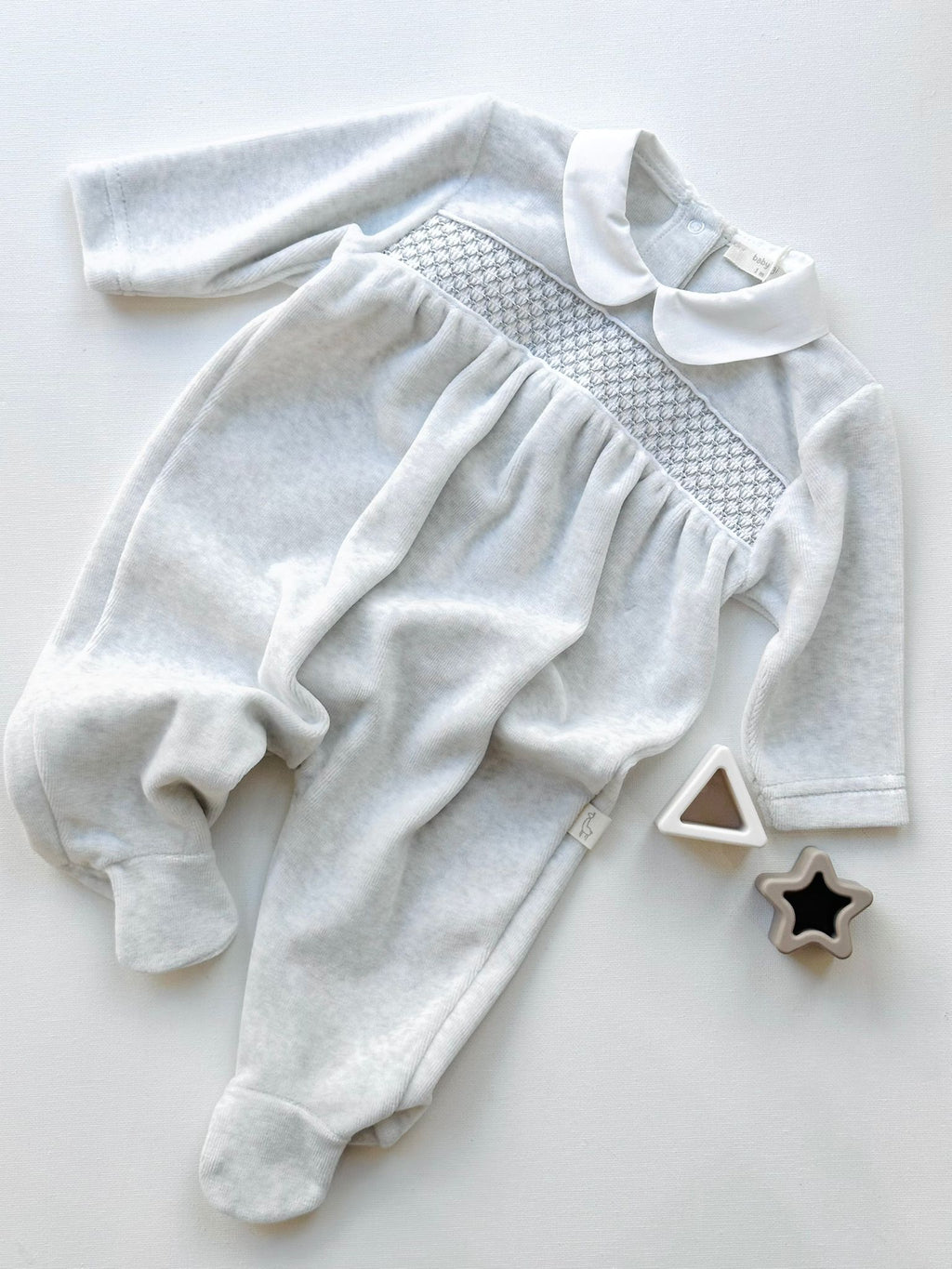 TUTINA GRIGIA IN CINIGLIA CON COLLETTO ARROTONDATO BIANCO E PUNTO SMOCK