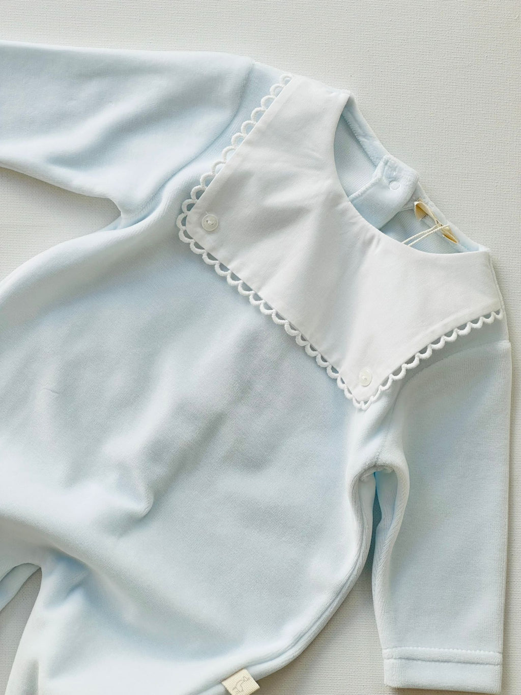TUTINA CIELO CON CARRE' BIANCO CON BORDO SMERLATO