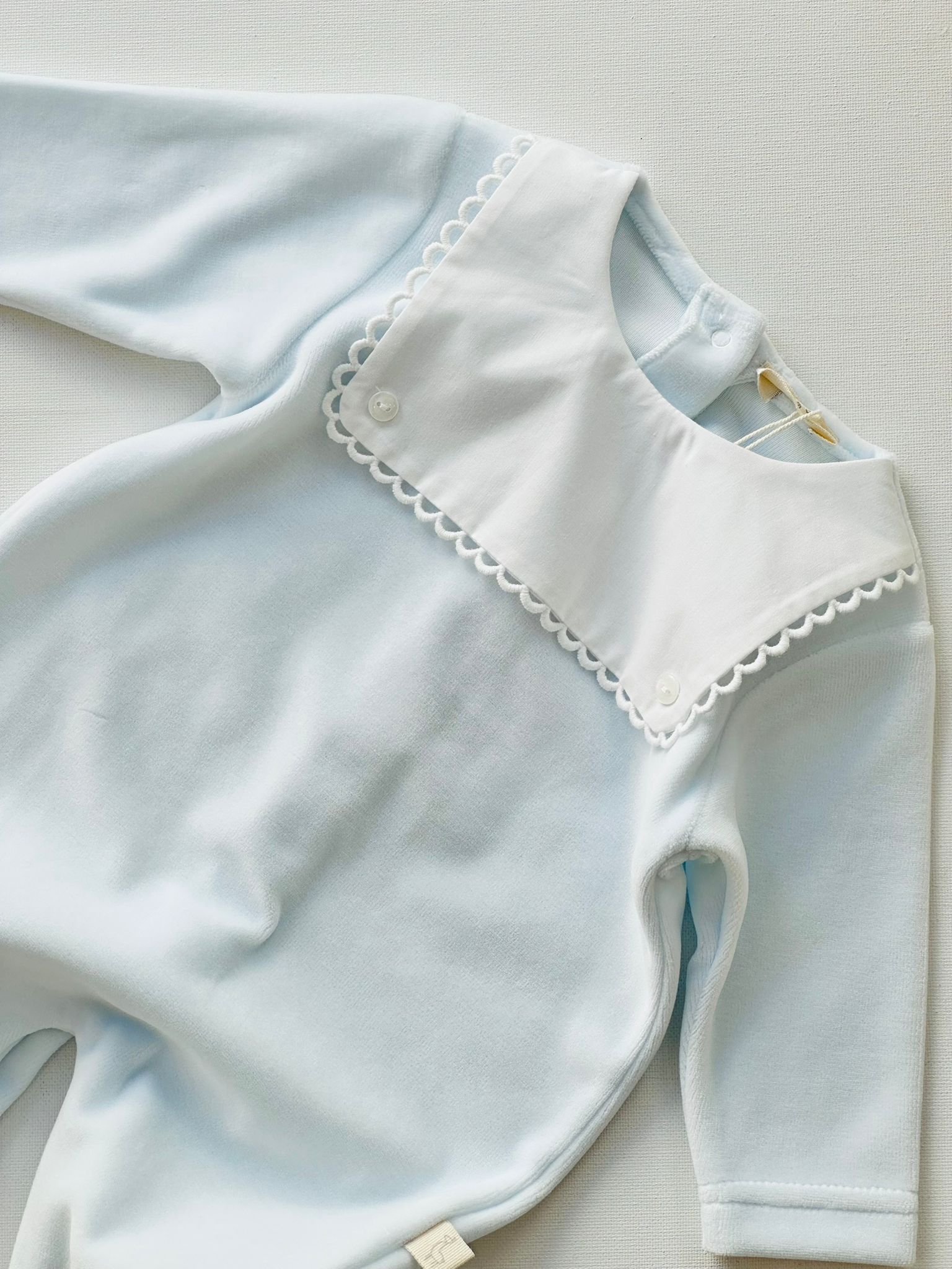 TUTINA CIELO CON CARRE' BIANCO CON BORDO SMERLATO
