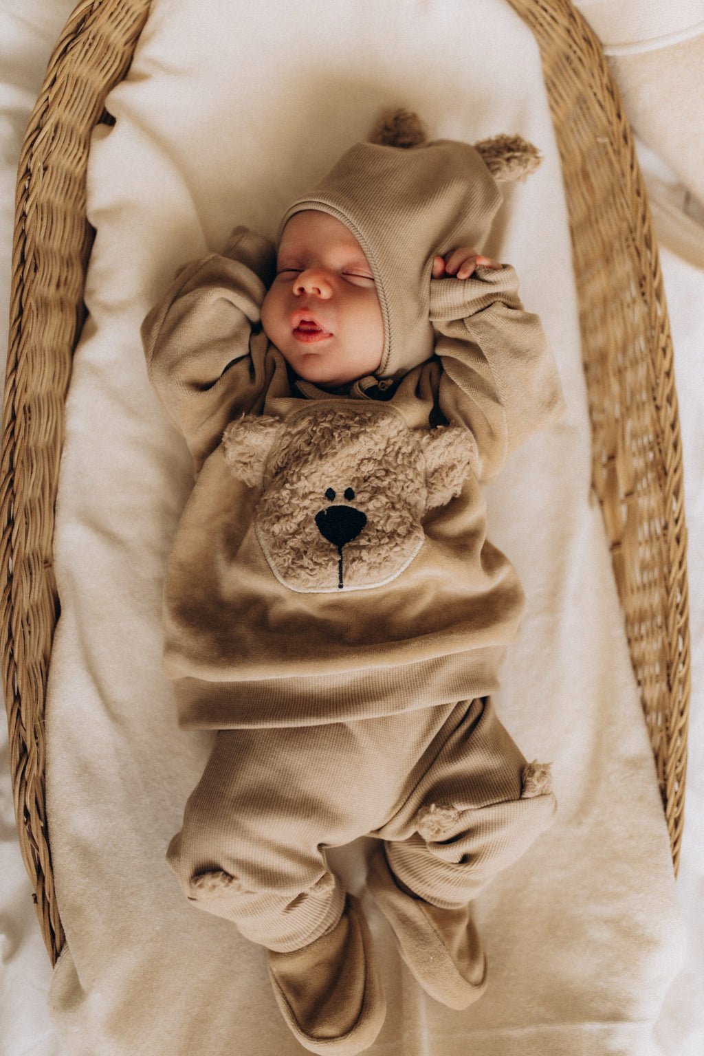 CAPPELLINO BEIGE CON ORECCHIE