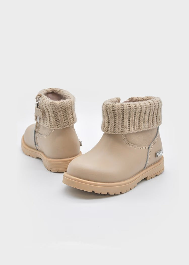 STIVALETTO ECRU IN PELLE CON BORDO IN MAGLIA E SUOLA IN GOMMA, CON ZIP LATERALE