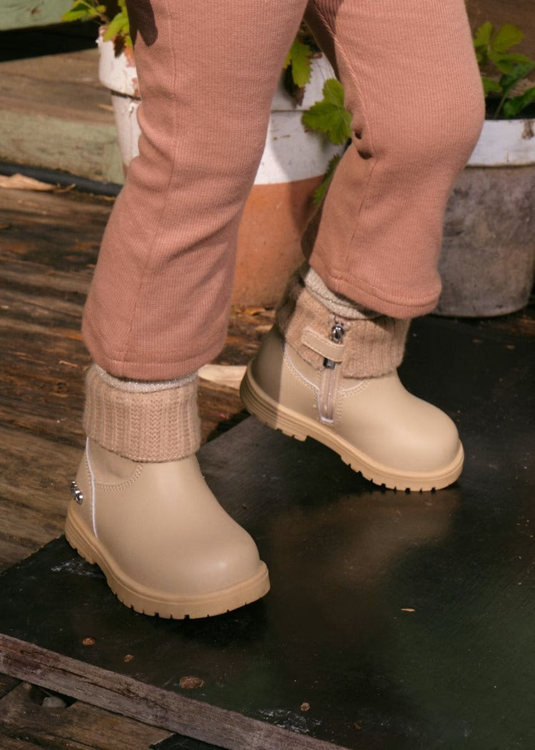 STIVALETTO ECRU IN PELLE CON BORDO IN MAGLIA E SUOLA IN GOMMA, CON ZIP LATERALE
