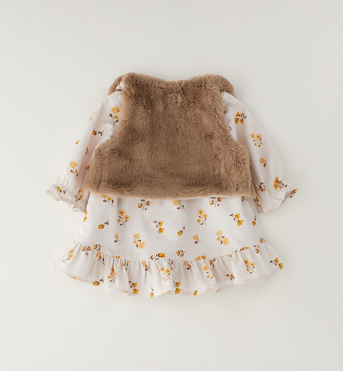 ABITINO CON GILET