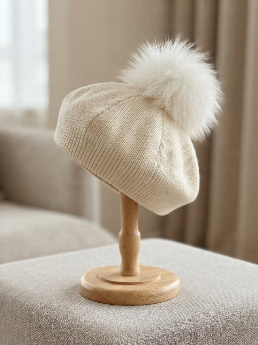 BASCO LATTE IN LANA CON POMPON F.